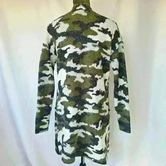 ✨Like New✨ Venus Camouflage Cardigan, Green/Black/White, Size XS - Picture 2 of 9